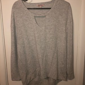 Sweatshirt with keyhole